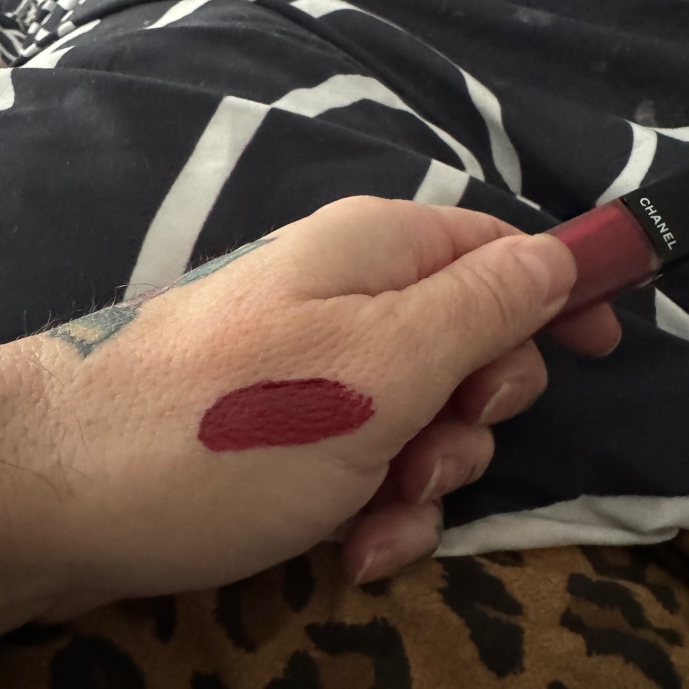 Chanel Rouge Ink Lipstick Deep Red - Picture 2 of 4